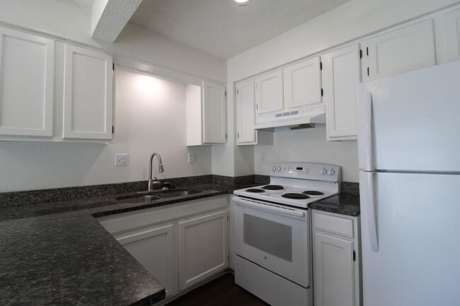 Photo - Fully Remodeled 2 Bedroom 1.5 Bath Duplex In Olathe