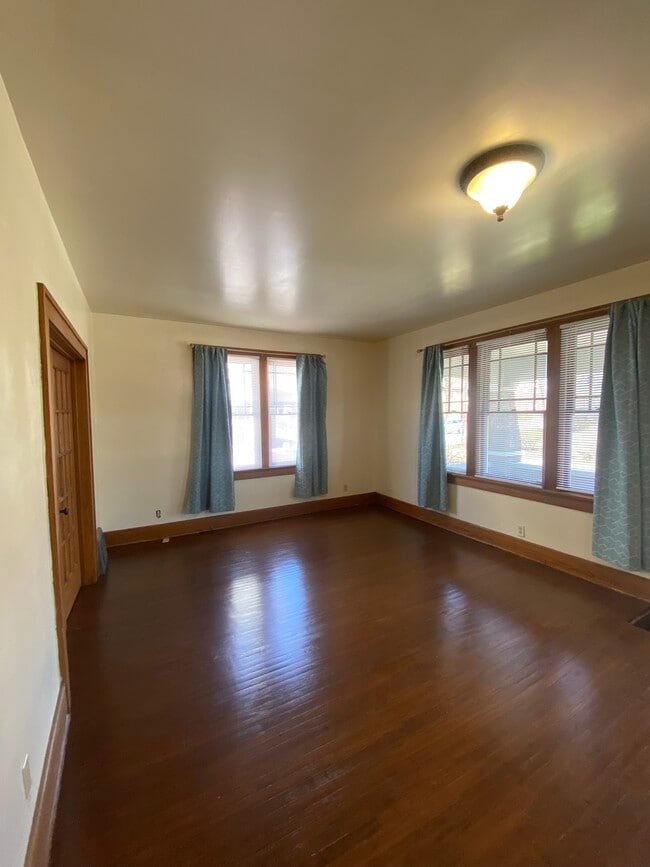 Photo - 2708 Hoagland Ave