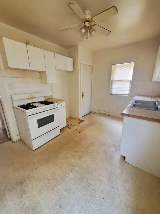 Building Photo - 1246 E Riverside Ave Rental
