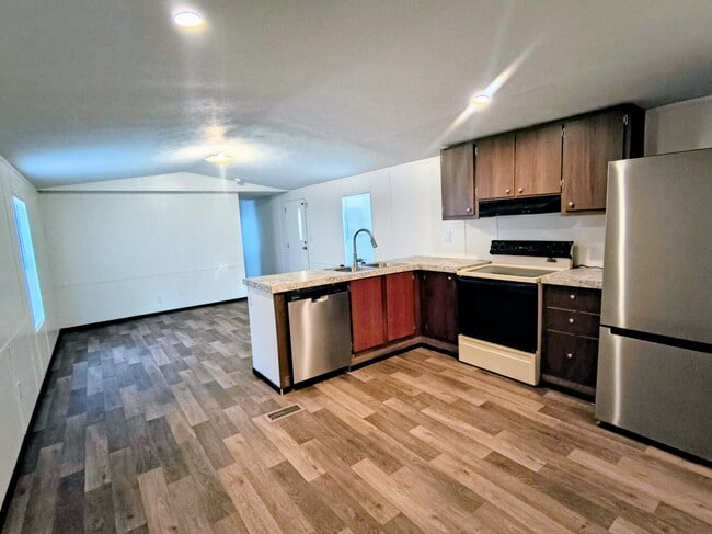 Photo - 715 Windwood Dr