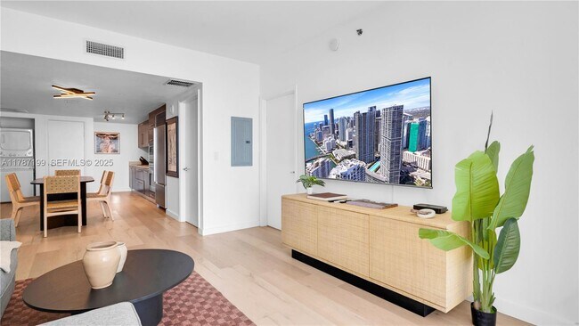 Photo - 485 Brickell Ave Unit 3911