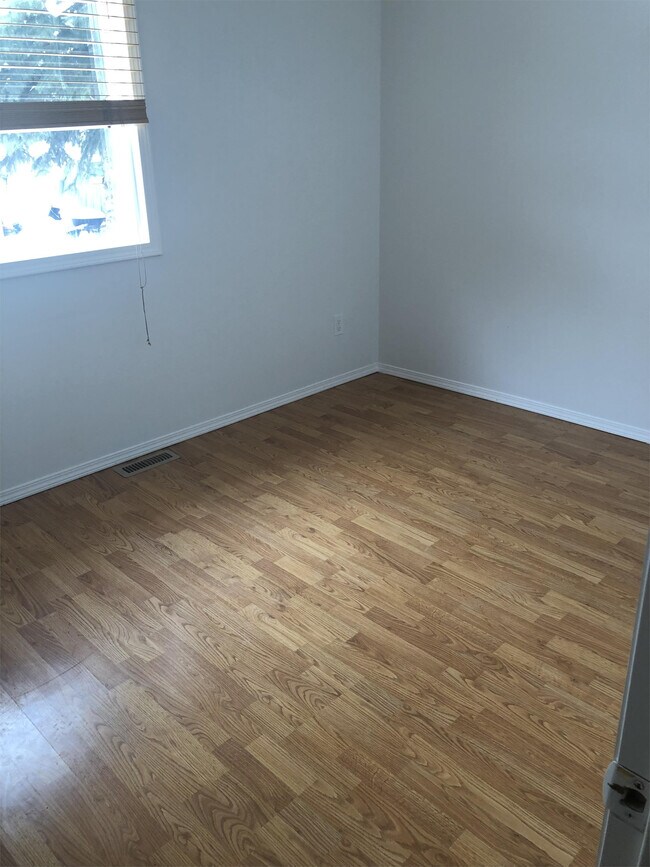 10808-10101 101 Ave
