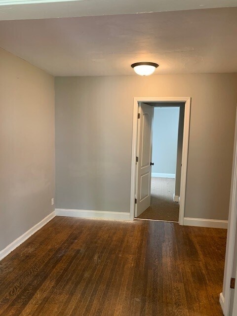 Photo - 818 W 43rd St