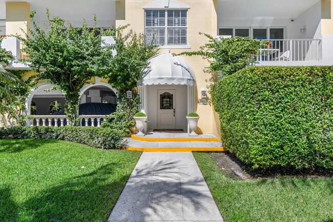Building Photo - 127 Peruvian Ave Unit 302
