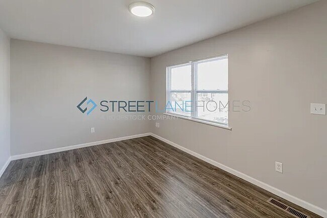 Photo - 610 16th Pl SW