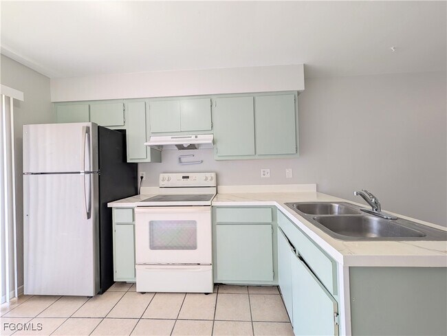 Photo - 427 NE Pine Island Ln
