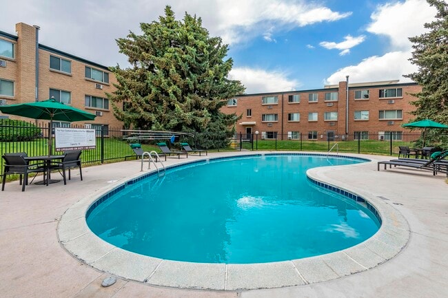 Photo - Royal Gardens Apartments