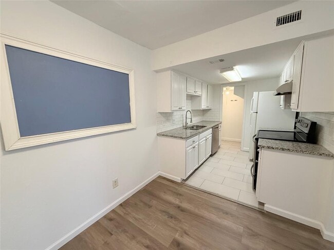 Photo - 2124 Burton Dr Unit 125