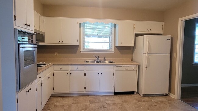 Photo - 6408 Robinhood Ln NW