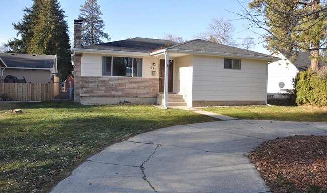 Building Photo - 212 N 4th St