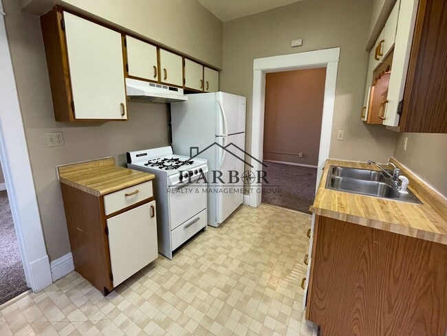 Building Photo - Urban Retreat: 1-BR Near Top Dining, Trails & Downtown Unit 2