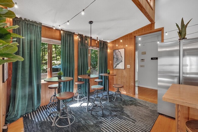 Photo - 8205 Knollwood Cir