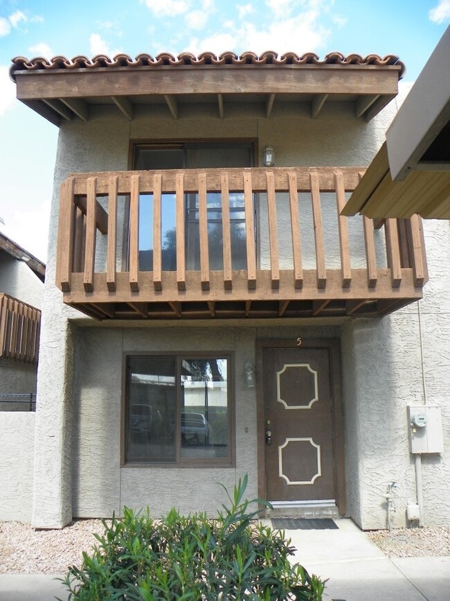 Townhome - newly remodeled kitchen - priva... - Townhome - newly remodeled kitchen - priva...