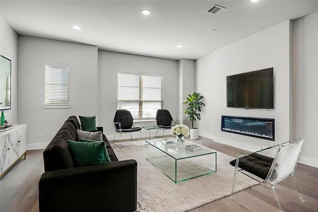 Photo - 909 Heights Wy