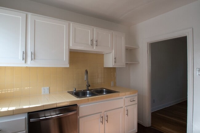 5212 Fountain Ave Unit 02