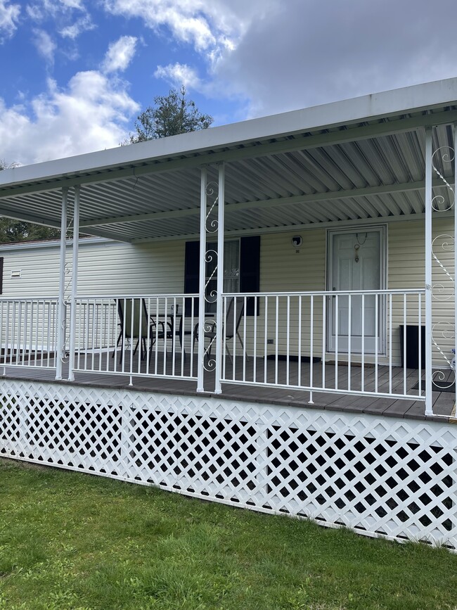 Photo - 744 Stanaford Rd House Unit Traveling professional