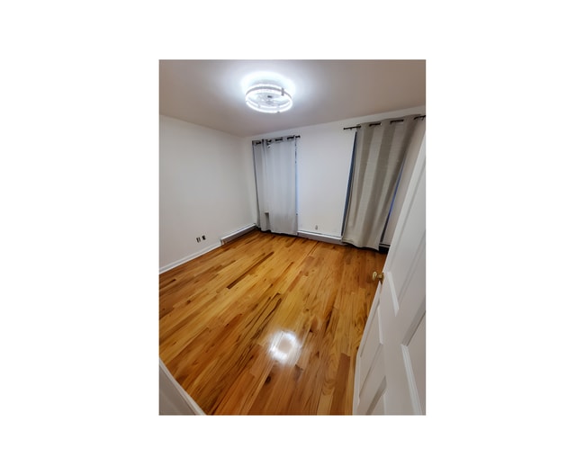 Photo - 130 W 132nd St Unit Garden Level