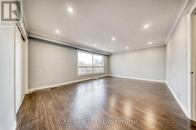 Photo - 588 Warden Ave. Unité Upper