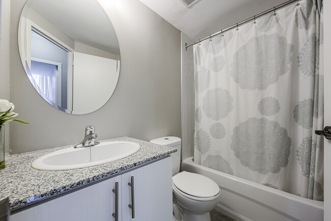 Photo - Valencia Towers South