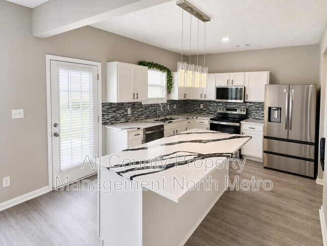 Photo - 542 Marsh Lake Rd SE