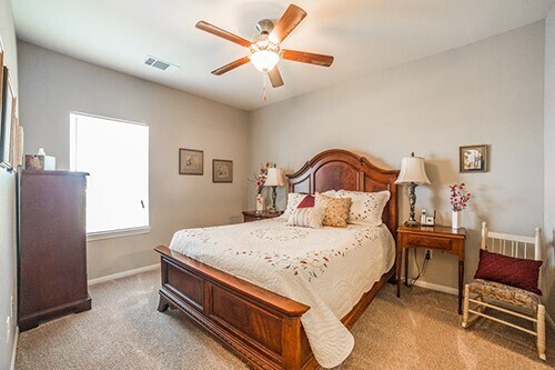 Photo - 809 E Briggs Dr