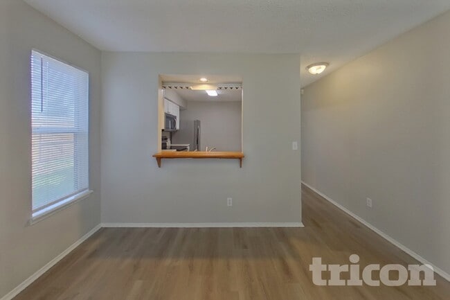 Photo - 606 Radnor Ln