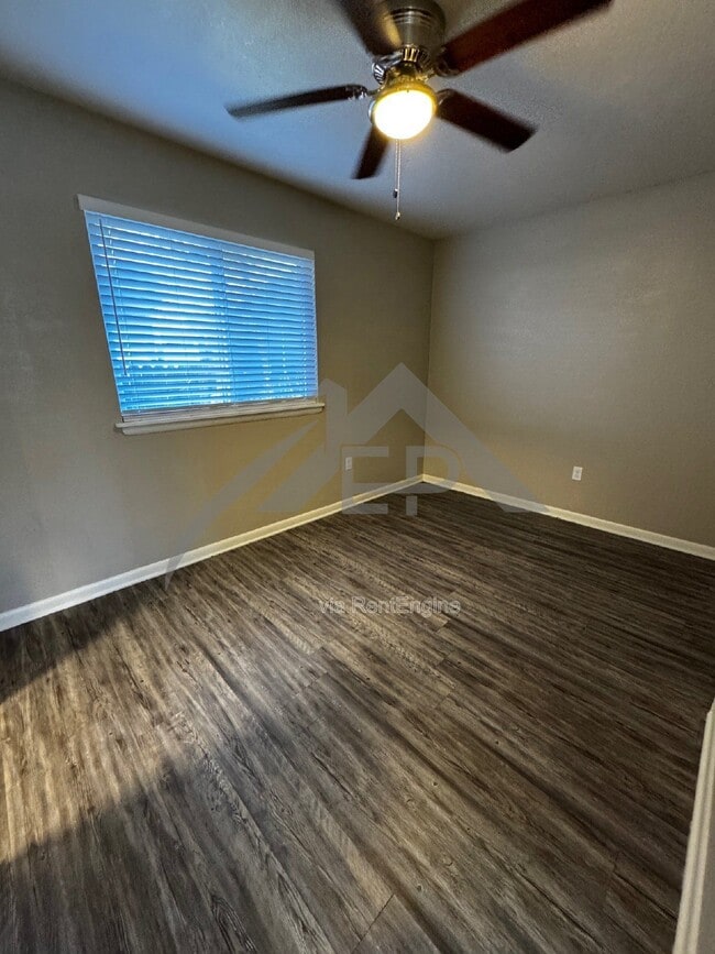 Photo - 205 E Hurd St