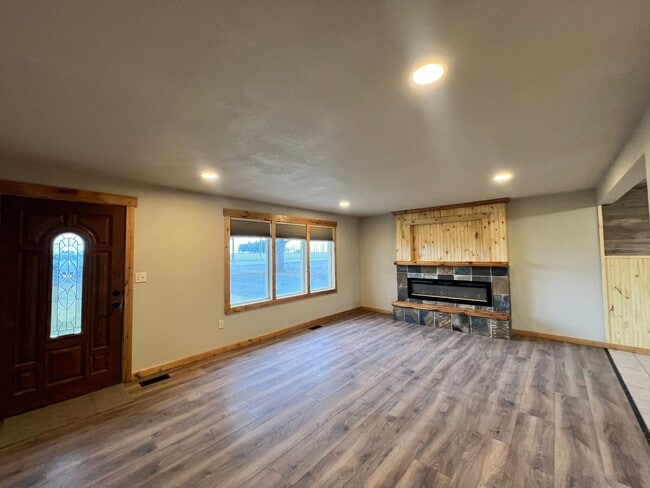 Photo - Country Living Close to Town!