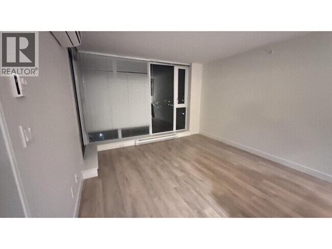 Photo - 8288 Granville Ave Unité 1603