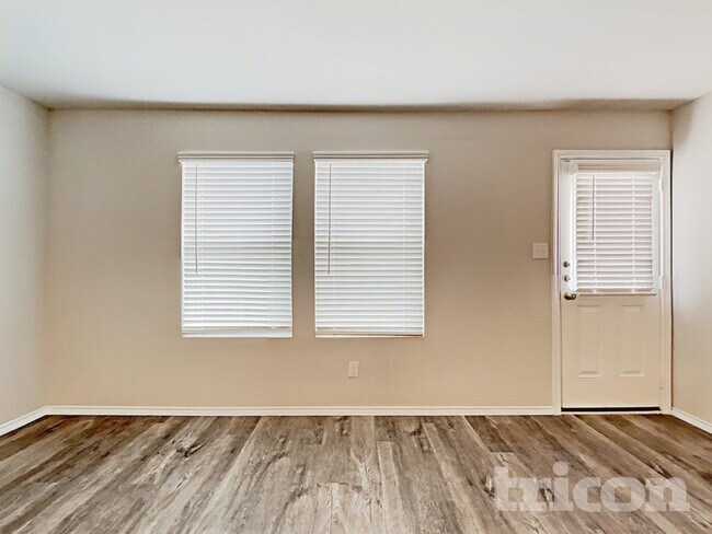 Photo - 9736 Marbach Brk