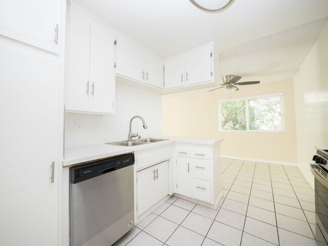 Photo - 1641 Veteran Ave