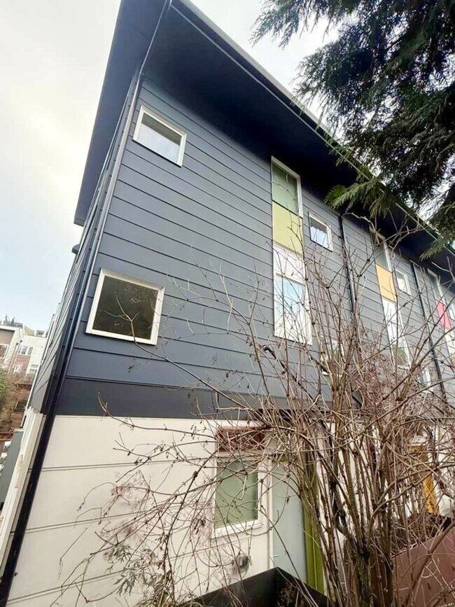 Photo - 2 Bedroom Modern Townhome – Urban Living at Its Best in Vibrant Columbia City