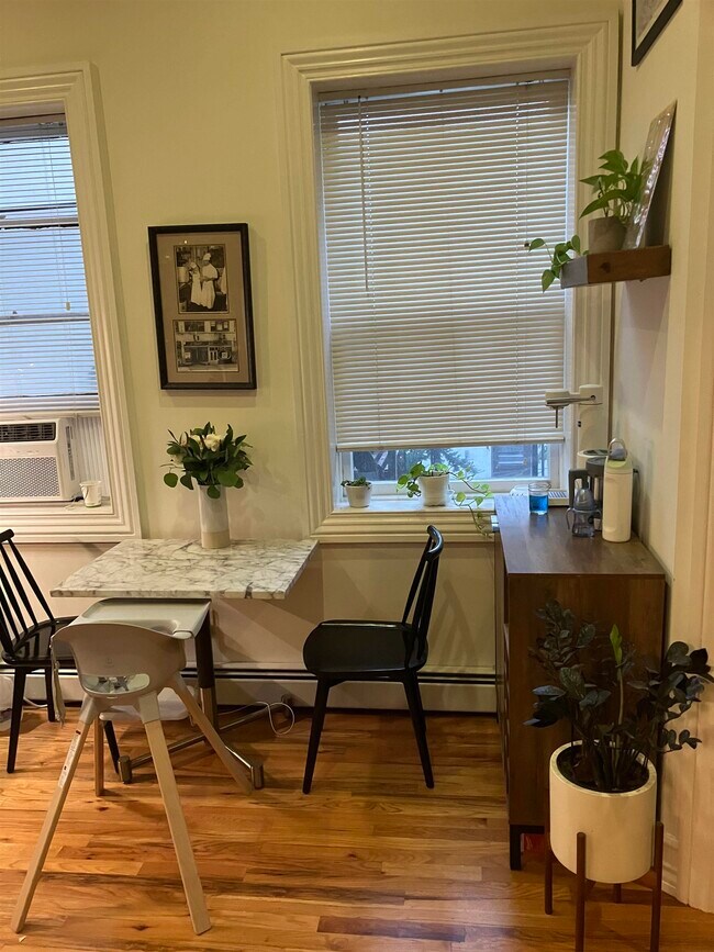 Photo - 145 Grand St