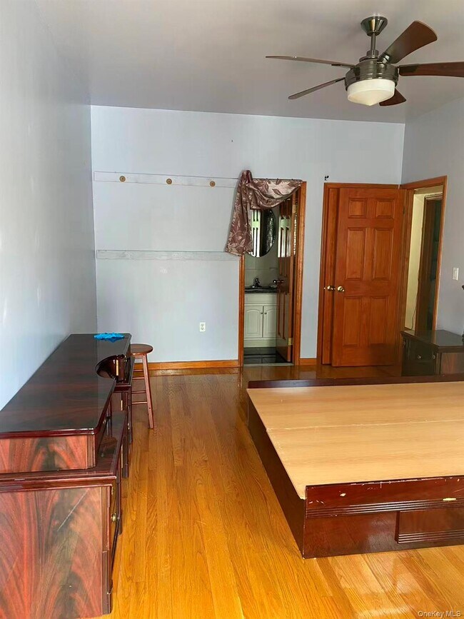 Photo - 142-44 56th Rd