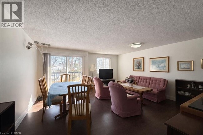 Photo - 270 Eiwo Ct Unité 205