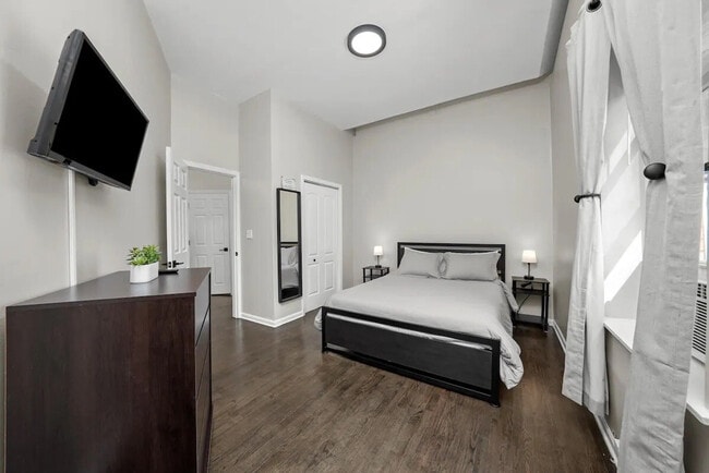 2324 N California Ave Unit SI FL1-ID1032031P