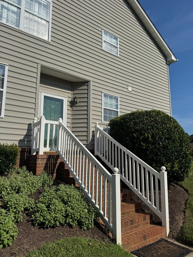 Building Photo - 125 Shoal Creek