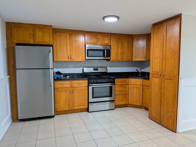 2619 N Hamlin Ave