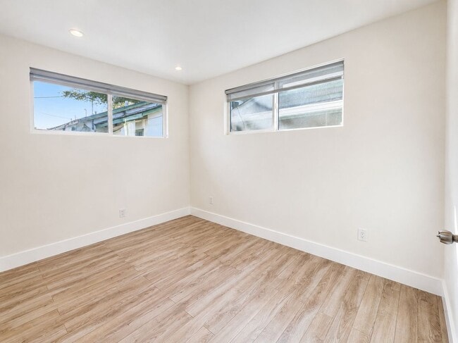 8912 Krueger St