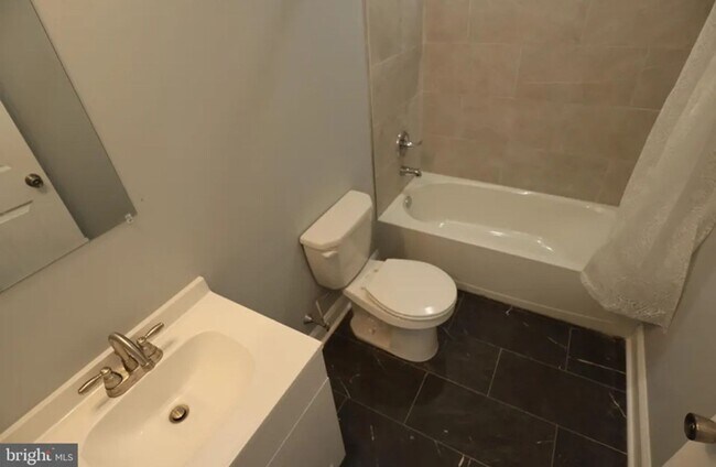 Photo - 1908 W Diamond St Unit 3