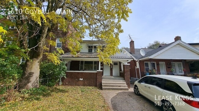 Photo - Completely Renovated 4 Bedroom 1 Bathroom Main Floor Unit Unit Main