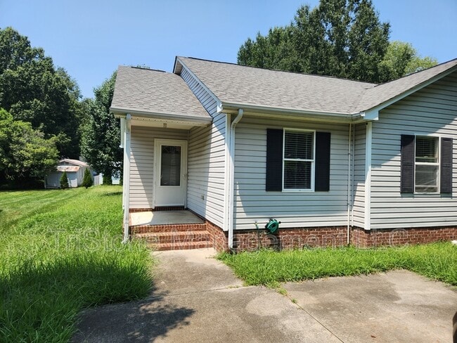 Building Photo - 213 Bishop Ln