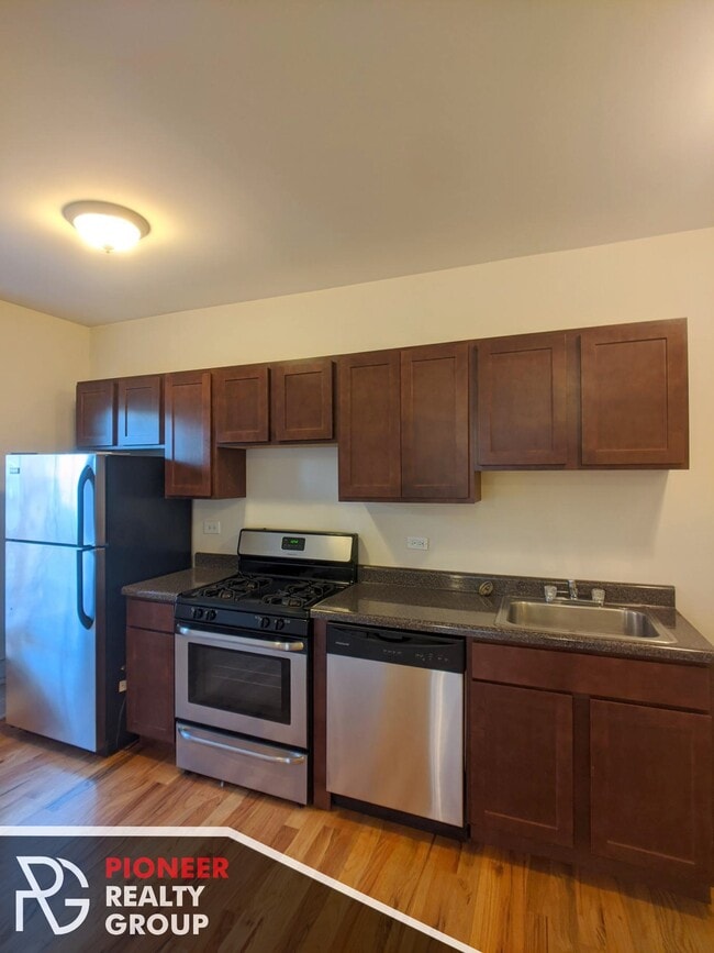 Building Photo - 949 W Cornelia Ave Unit 1 Rental