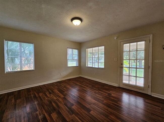 Photo - 1516 Holly Rd