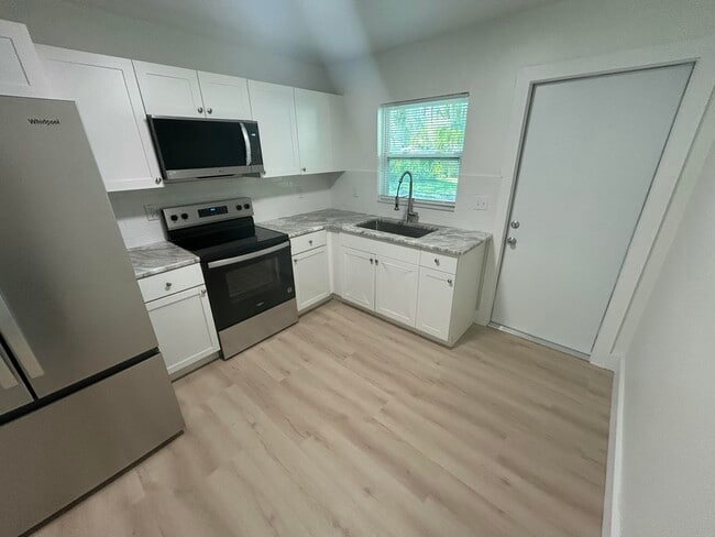 Building Photo - 2133 Sibley Ave