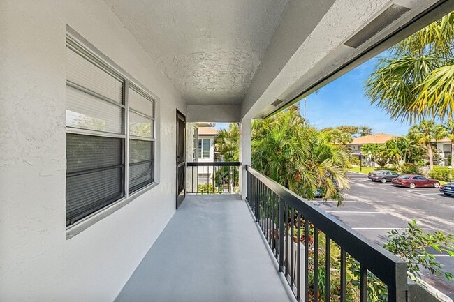 Photo - 5826 Areca Palm Ct Unit D