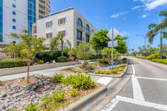 Building Photo - 301 S Gulfstream Ave Rental