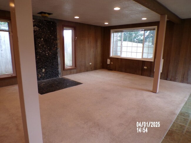 Photo - 2951 NW Hayes Ave