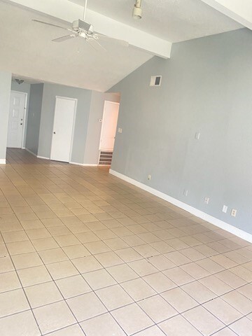 Photo - 1715 Meadow Green Dr