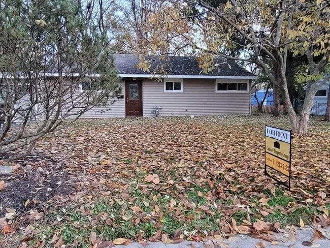 Building Photo - 1100 Riverton Dr